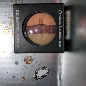 MAC eyeshadow palette in "In the Groove"